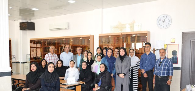 اعضای کتاب خوانی کتابخانه بانو و کودک و نوجوان فعالیت رسانه ای دانشگاه آزاد اسلامی اوز را در روز خبرنگار تبریک گفتند