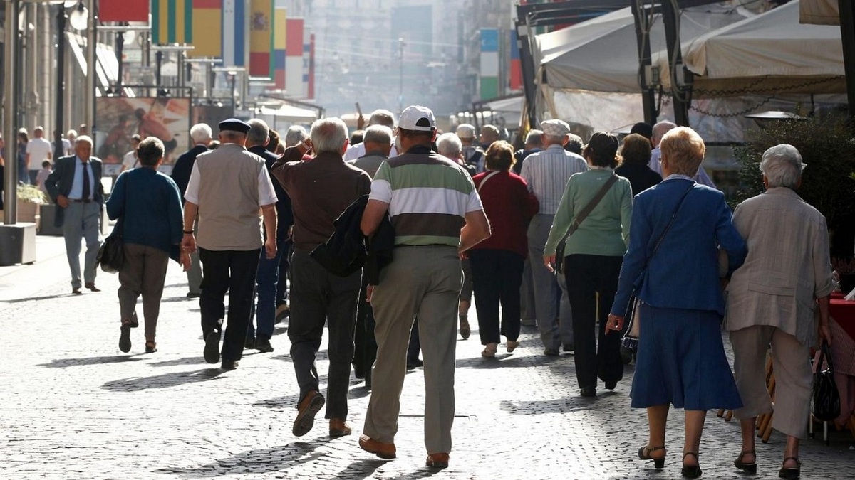روز همبستگی با سالمندان/ چرا فرانسوی‌ها یک روز را در سال بدون مزد کار می‌کنند؟