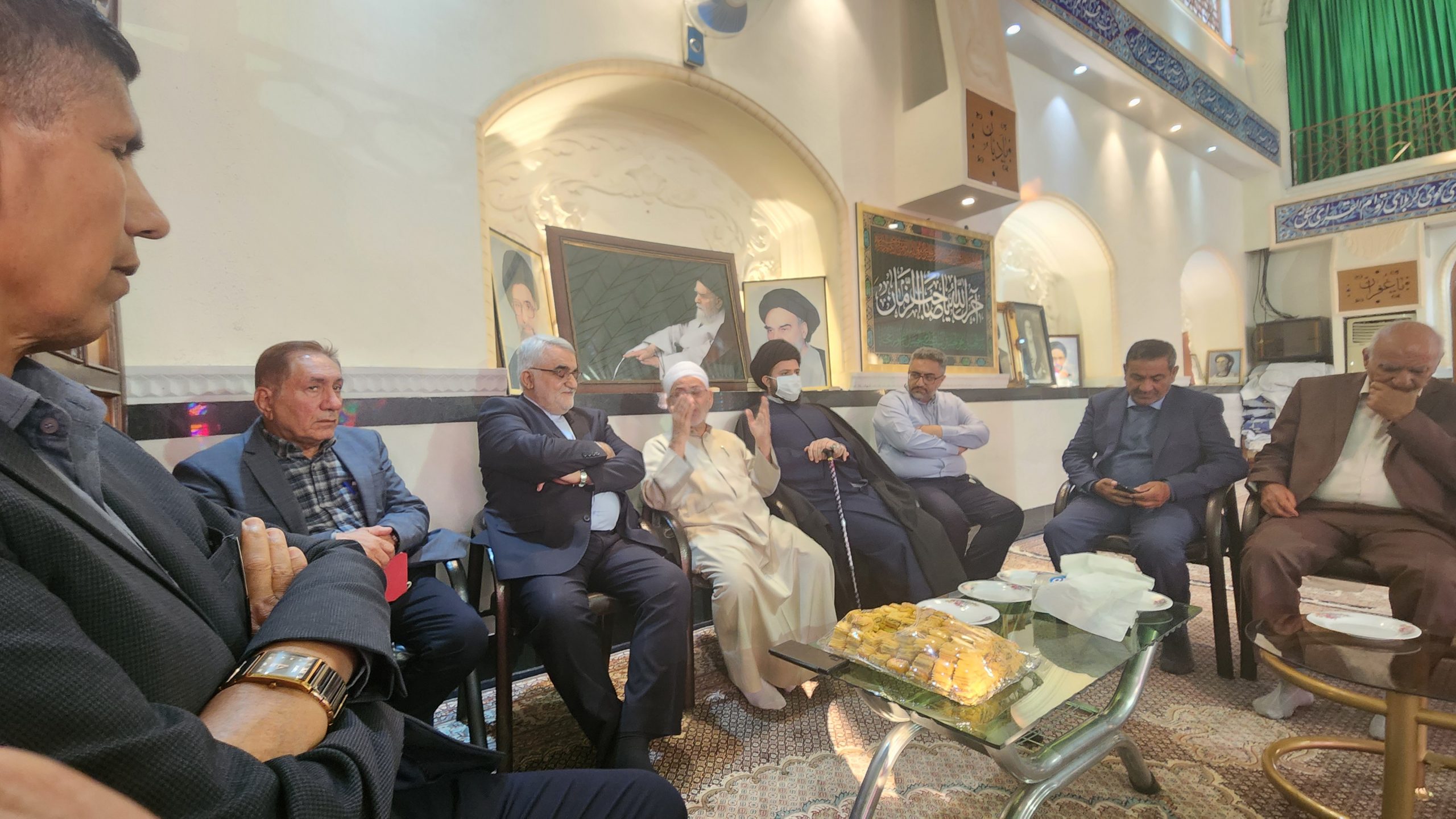 بروجردی در گفتگو با جمعی از شهروندان اوز بر ضرورت تحول اقتصادی پنج شهرستان تاکید کرد