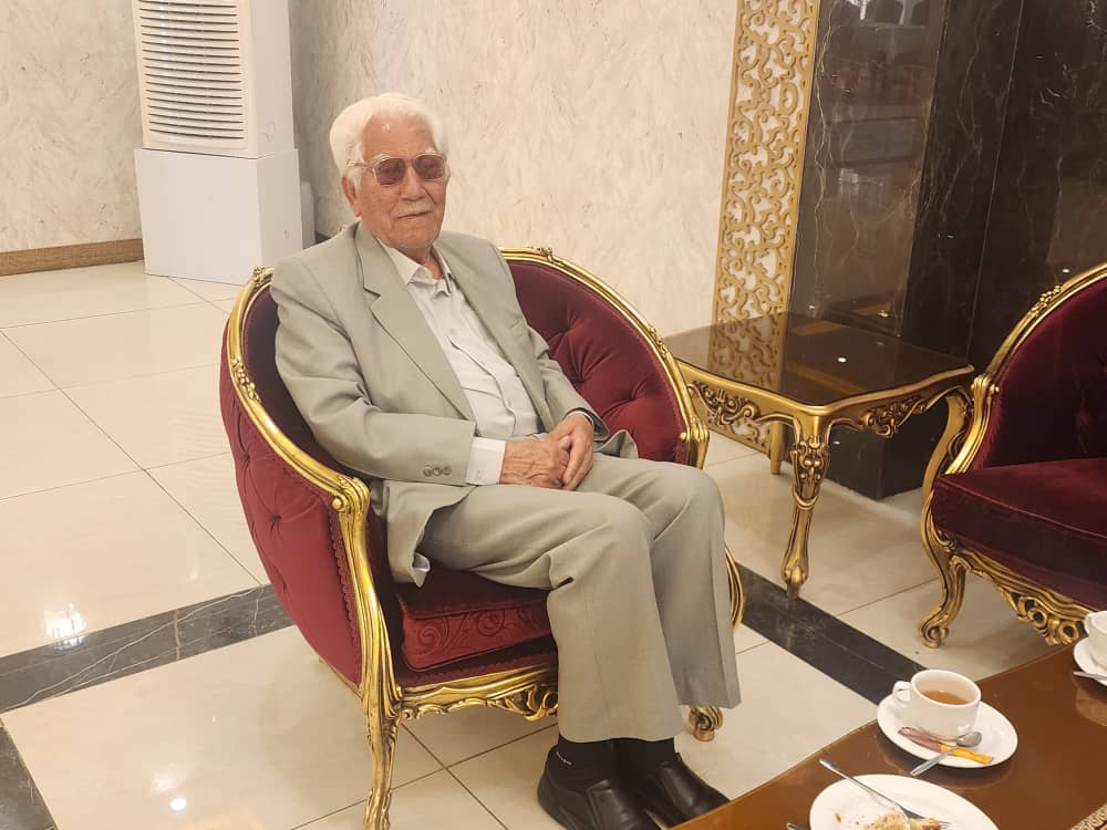 پیش کسوت فرهنگی . اجتماعی از بیدشهر در هرسنی بایستی با همدلی در راه اعتلای شهرستان اوز بکوشیم